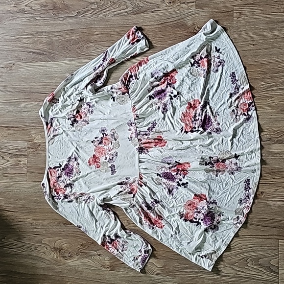 Torrid Super Soft Knit Tunic Floral Top size 0 - Picture 2 of 3